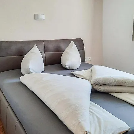 2 Bedroom Amazing In アパート Schmirn